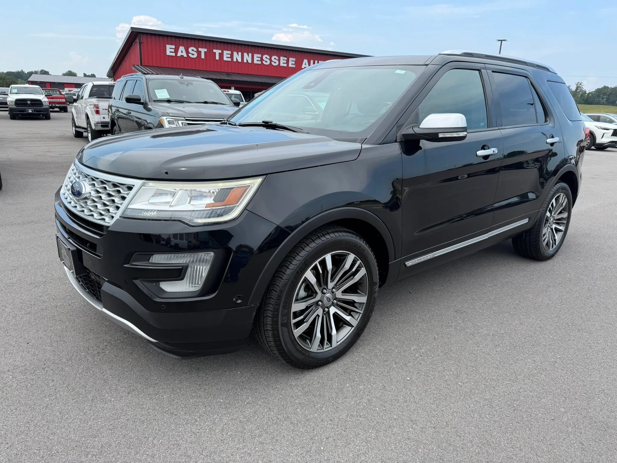 Used 2017 Ford Explorer Platinum AWD/4WD image 2