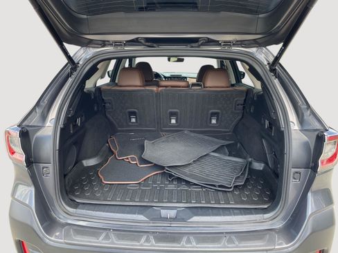 Used 2022 Subaru Outback Touring AWD/4WD image 8