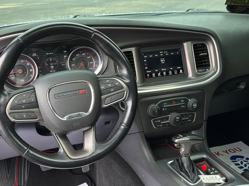 Used 2022 Dodge Charger SXT w/ Leather Interior Group RWD image 16