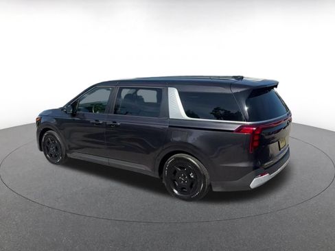 Used 2026 Kia Carnival FWD image 9