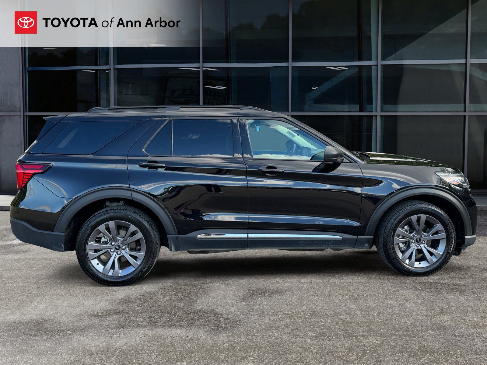 Used 2025 Ford Explorer Active w/ Active Comfort Package AWD/4WD image 12