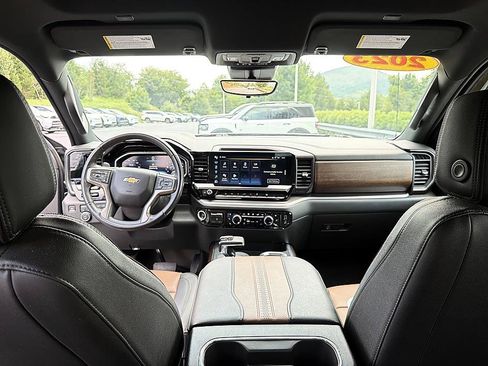 Used 2023 Chevrolet Silverado 1500 High Country w/ Technology Package AWD/4WD image 18