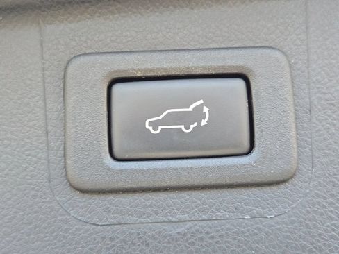 Used 2018 Subaru Outback 3.6R Touring AWD/4WD image 21