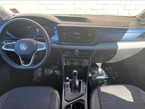 Certified 2024 Volkswagen Taos SE image 15