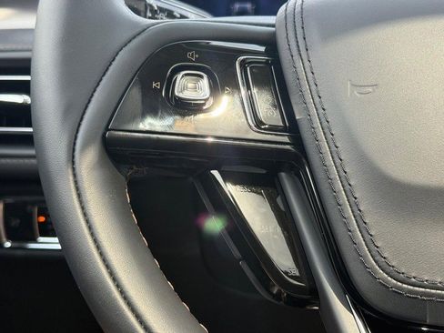 New 2026 Lincoln Aviator AWD image 11