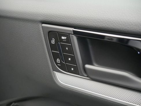 Certified 2026 Porsche Cayenne AWD/4WD image 28