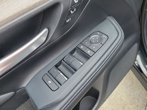 Used 2025 Toyota Grand Highlander AWD image 13