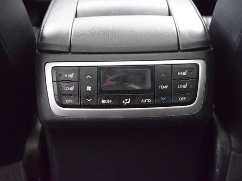 Used 2017 Toyota Highlander Limited Platinum image 16