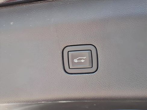 Used 2023 Buick Enclave Essence w/ Experience Buick Package image 6