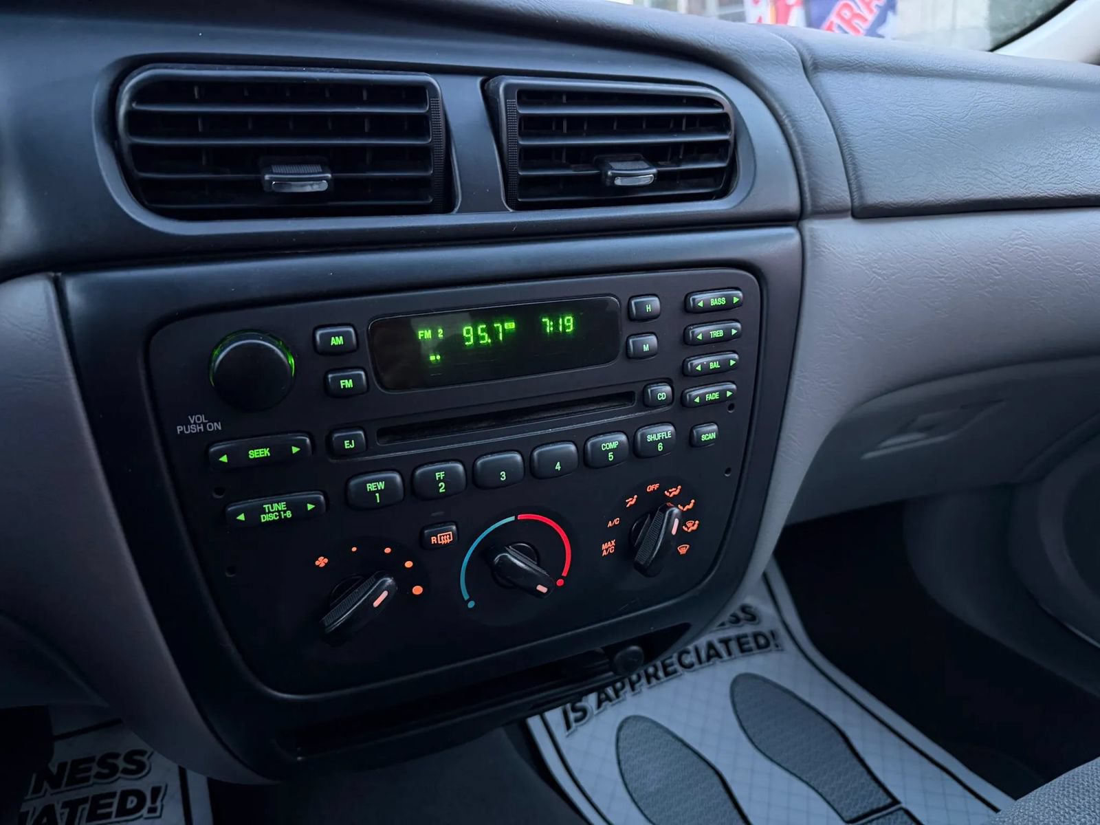 Used 2001 Ford Taurus SES FWD image 16