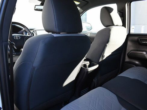 Certified 2021 Toyota Tacoma TRD Off-Road image 21