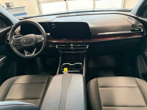 Used 2025 Chevrolet Traverse Z71 w/ LPO, Floor Liner Package AWD/4WD image 20