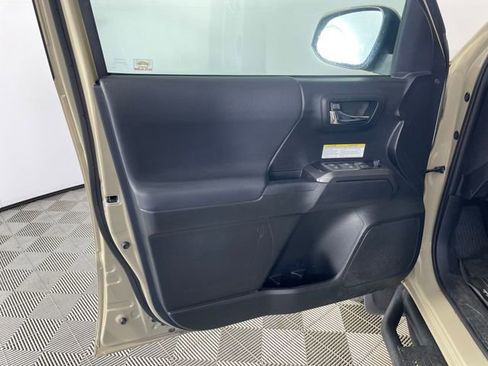 Used 2019 Toyota Tacoma TRD Off-Road image 12