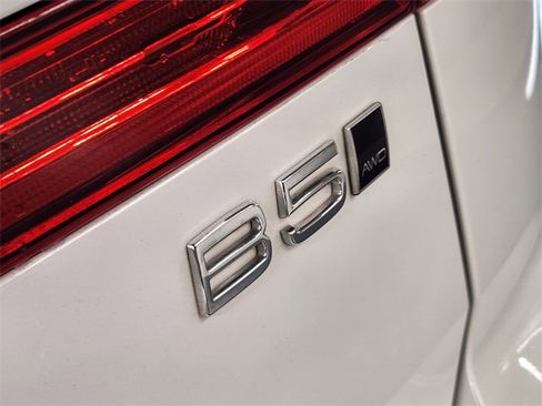 Used 2025 Volvo XC60 B5 Core image 13