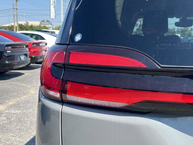 Certified 2021 Chrysler Pacifica Touring FWD image 10