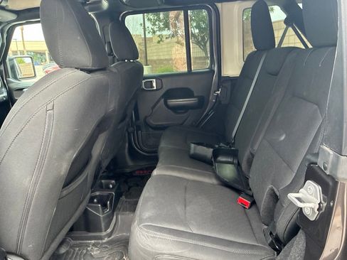 Used 2018 Jeep Wrangler Unlimited Sport S AWD/4WD image 11
