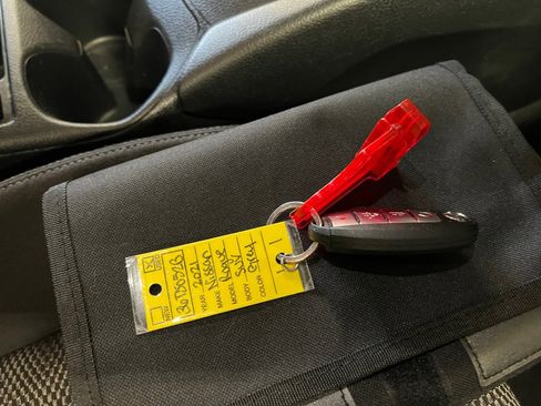 Used 2021 Nissan Rogue Sport SV image 38