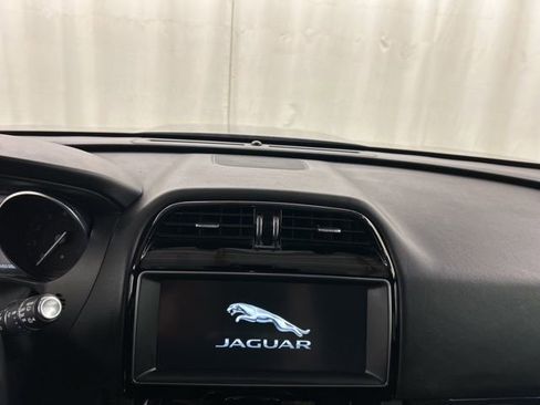 Used 2019 Jaguar F-PACE Premium AWD/4WD image 11