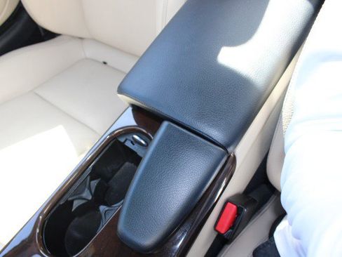 Used 2013 Mercedes-Benz SLK 250 image 23