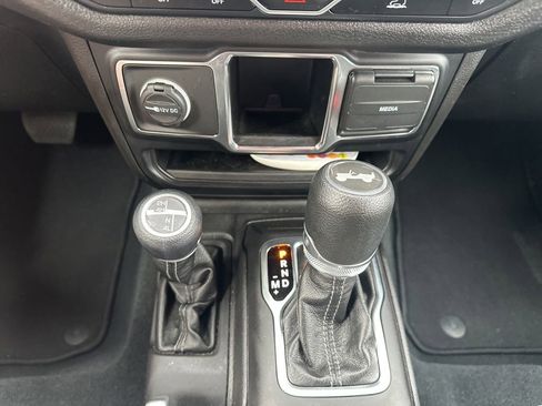 Used 2024 Jeep Wrangler Sport AWD/4WD image 18