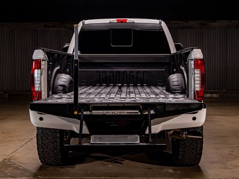 Used 2018 Ford F350 Platinum w/ Platinum Ultimate Package image 9