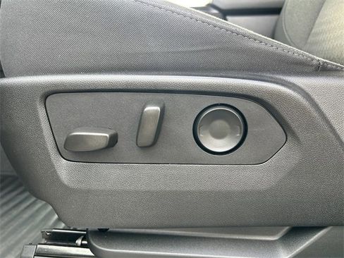 Used 2025 Chevrolet Silverado 3500 LT image 22