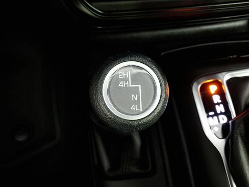 Used 2023 Jeep Gladiator Sport AWD/4WD image 17