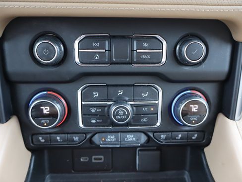 Used 2021 Chevrolet Tahoe Premier w/ Premium Package RWD image 29