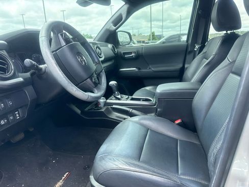 Used 2023 Toyota Tacoma TRD Off-Road w/ TRD Premium Off Road Package AWD/4WD image 5