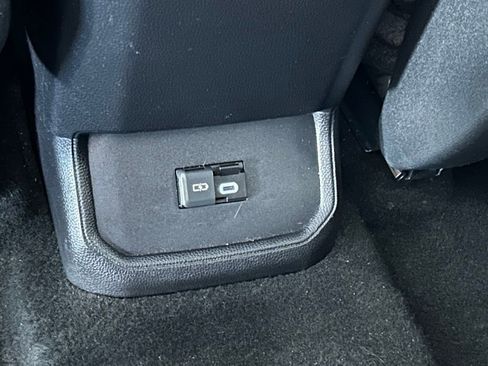 Used 2023 Toyota Highlander L image 43