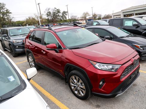 Used 2019 Toyota RAV4 Limited image 7