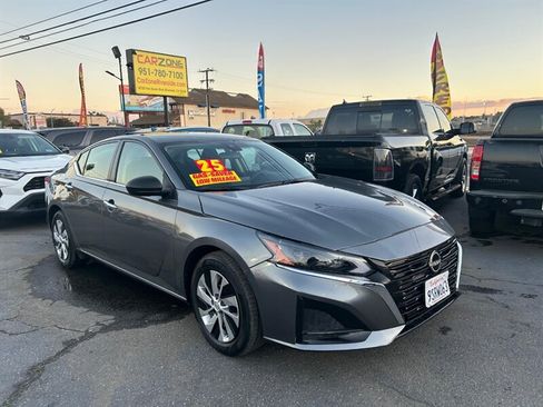 Used 2025 Nissan Altima 2.5 S FWD image 4