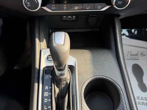 Used 2025 Nissan Altima 2.5 SV FWD image 16