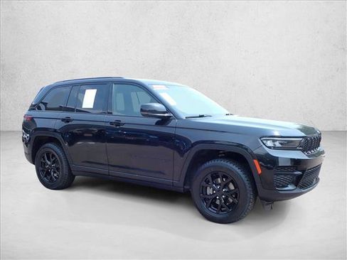 Used 2024 Jeep Grand Cherokee Altitude AWD/4WD image 6