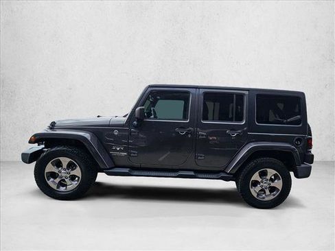 Used 2018 Jeep Wrangler Unlimited Sahara w/ Connectivity Group AWD/4WD image 9