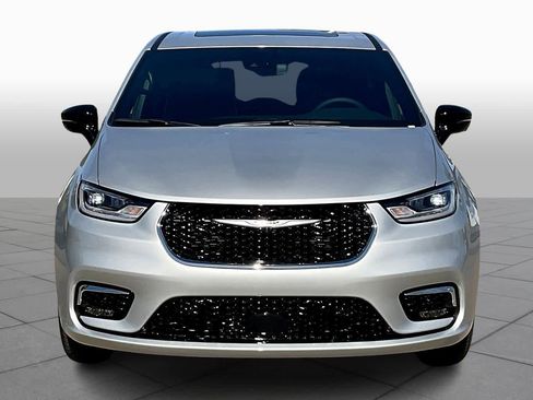 New 2026 Chrysler Pacifica Limited image 3