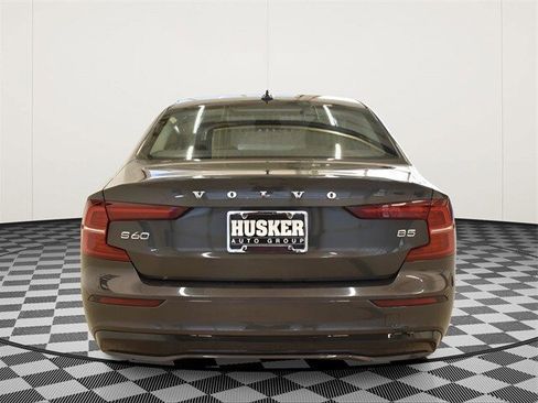 Used 2025 Volvo S60 B5 Core image 11