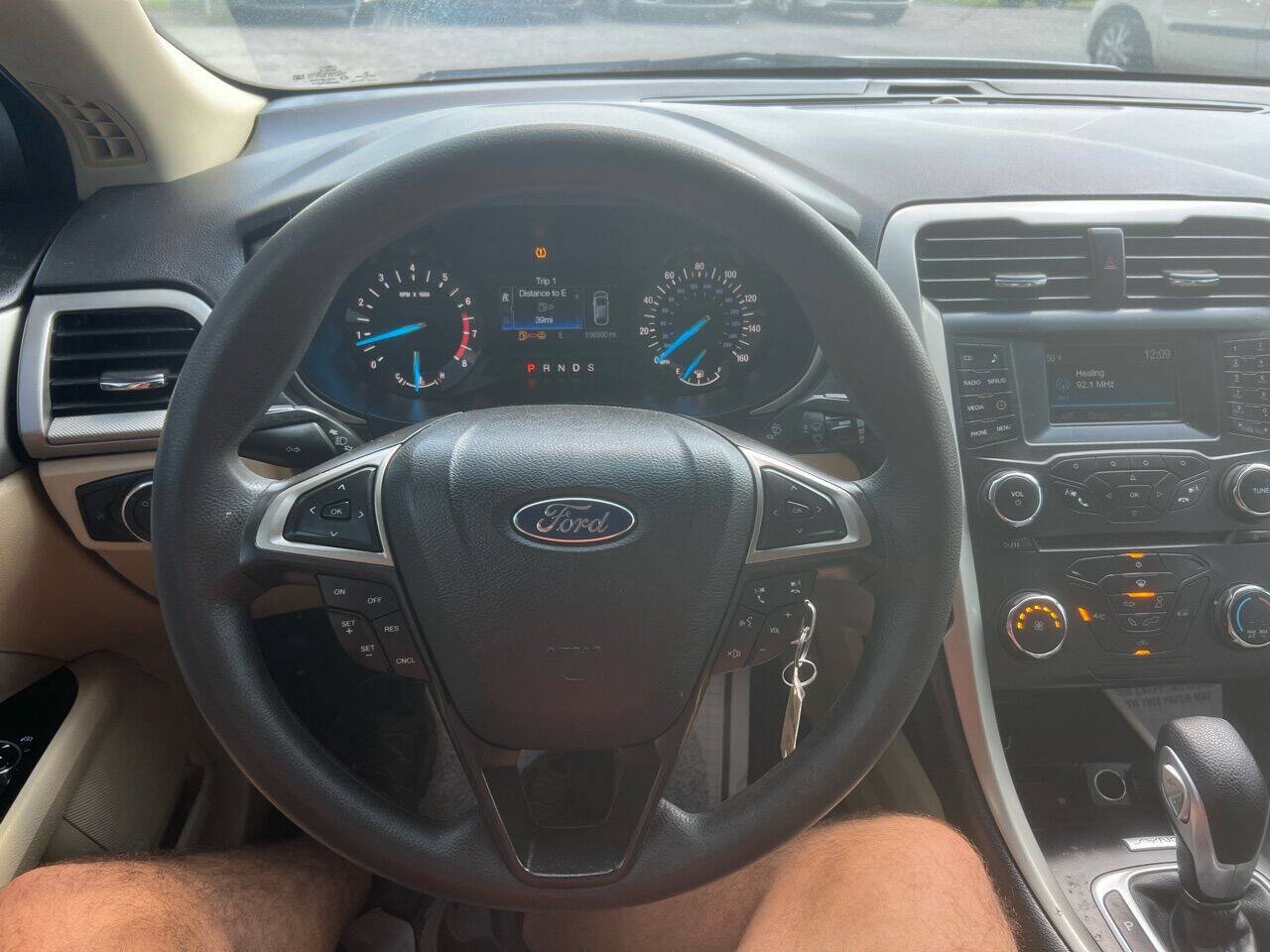 Used 2015 Ford Fusion SE FWD image 17