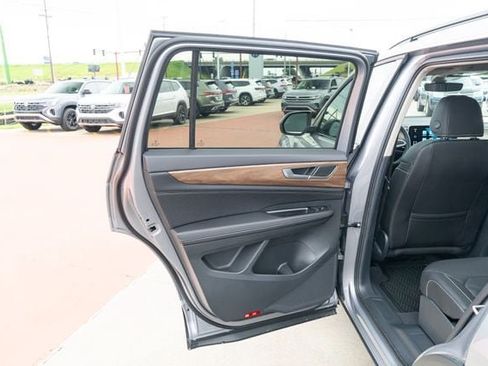 New 2026 Volkswagen Atlas SE FWD image 14