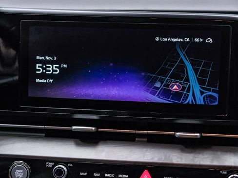 Used 2024 Kia Carnival EX image 17