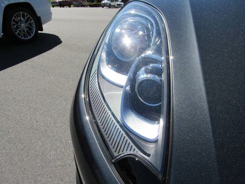 Used 2018 Porsche Macan AWD/4WD image 20