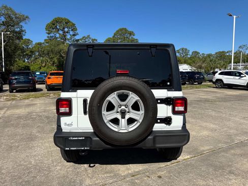 Certified 2022 Jeep Wrangler Unlimited Sport AWD/4WD image 4