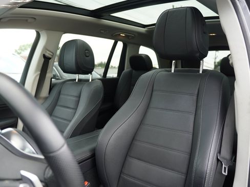 Used 2023 Mercedes-Benz GLS 580 4MATIC image 15