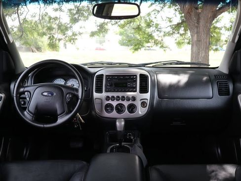 Used 2005 Ford Escape Limited AWD/4WD image 16