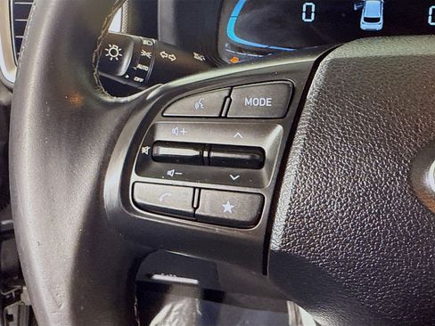 Used 2024 Hyundai Venue SEL image 11