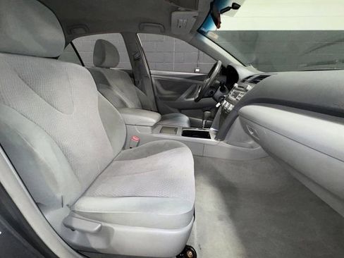 Used 2010 Toyota Camry LE FWD image 25