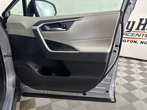 Used 2025 Toyota RAV4 XLE w/ Convenience Package FWD image 30