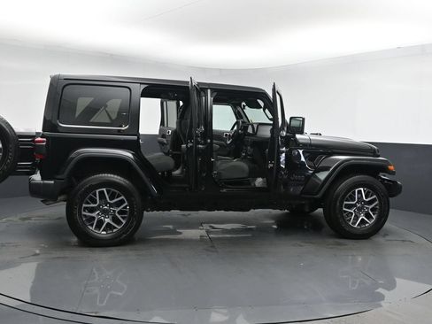 Used 2025 Jeep Wrangler Unlimited Sahara AWD/4WD image 26