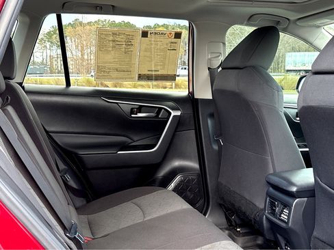 Used 2022 Toyota RAV4 XLE w/ Convenience Package image 11