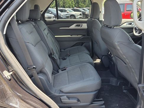 Used 2025 Ford Explorer Active RWD image 16